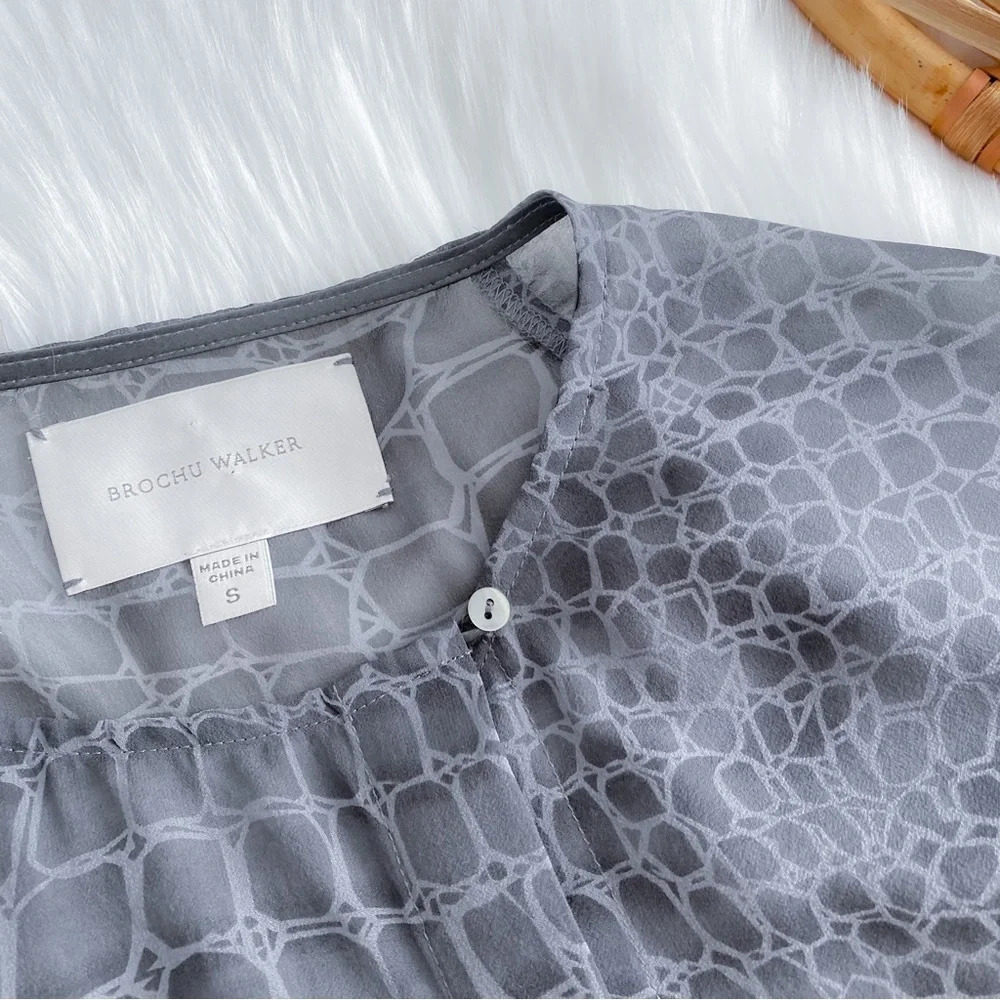Brochu Walker Printed Silk Button Down Top Blouse Sheer Croc Gray Print - Picture 5 of 8